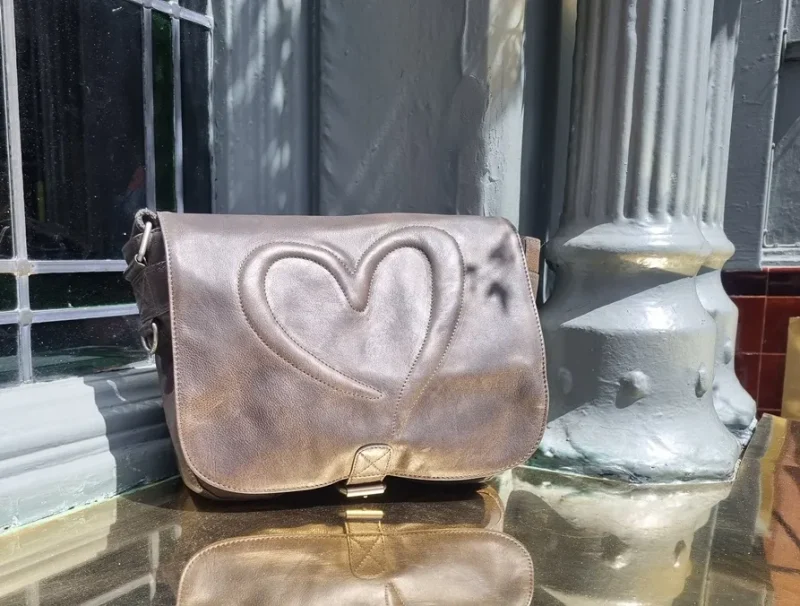 messenger bag heart